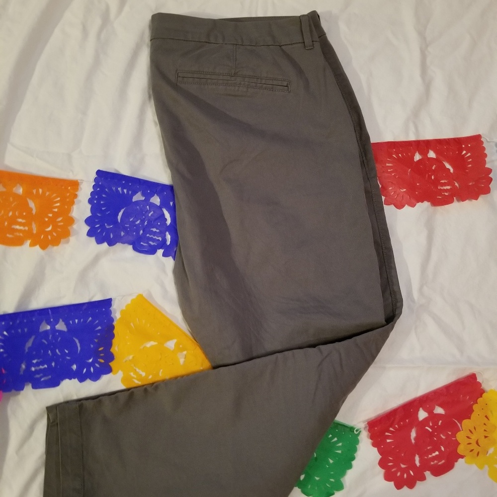 Old Navy Skinny Mid-Rise Everyday Khakis